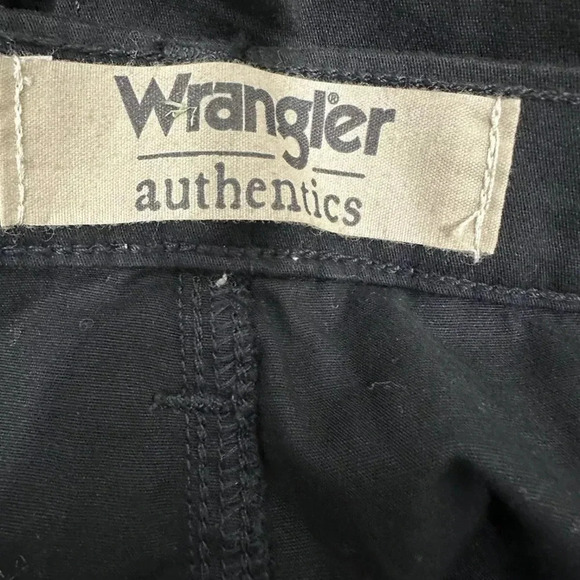 Wrangler Chino Flat Front Bermuda Shorts Size 48 - Picture 5 of 6